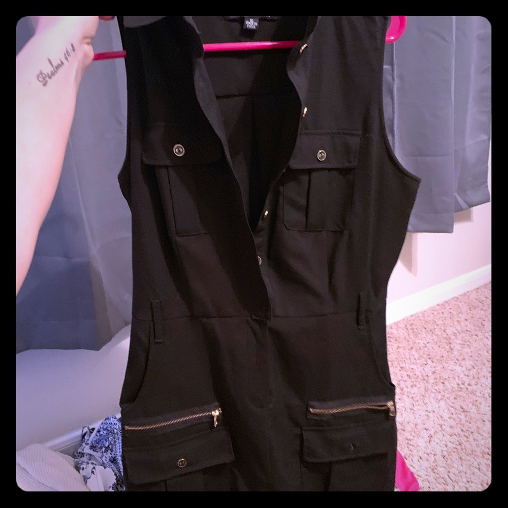 Size 10 super cute black button down dress 😍
